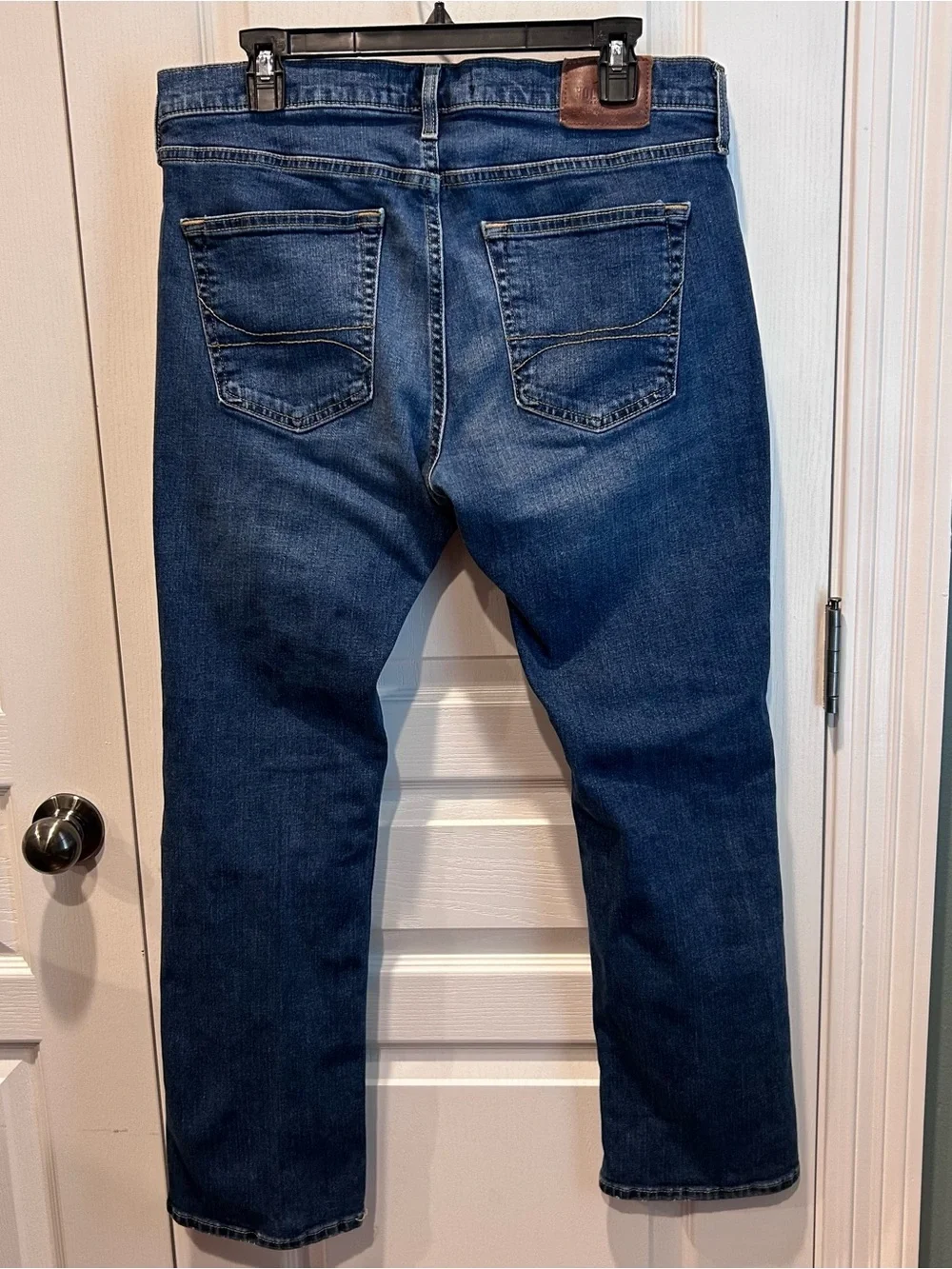 Hollister Epic Flex Men’s Slim Straight Size 34x30 Medium/Dark Wash Denim Jeans